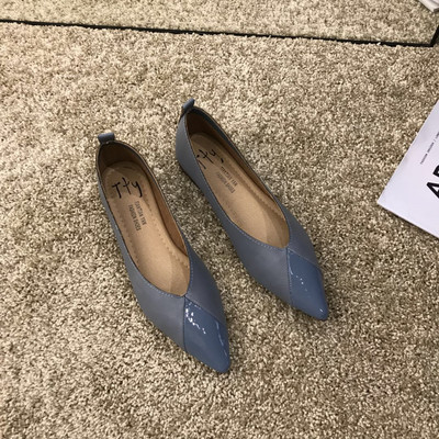 Női alkalmi cipő új modellje, szögletes sarokkal