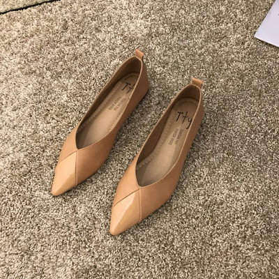 Női alkalmi cipő új modellje, szögletes sarokkal