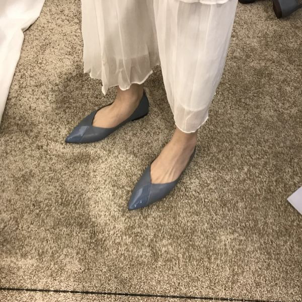 Női alkalmi cipő új modellje, szögletes sarokkal