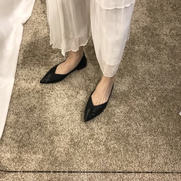 Női alkalmi cipő új modellje, szögletes sarokkal