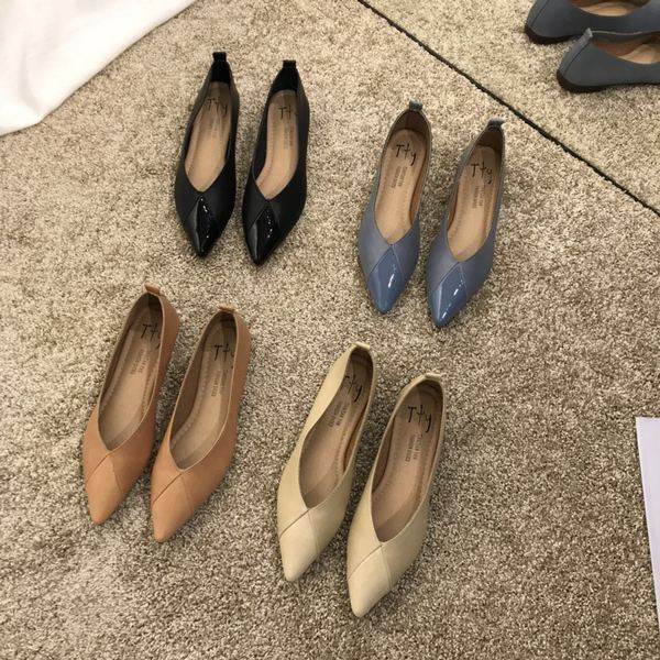 Női alkalmi cipő új modellje, szögletes sarokkal