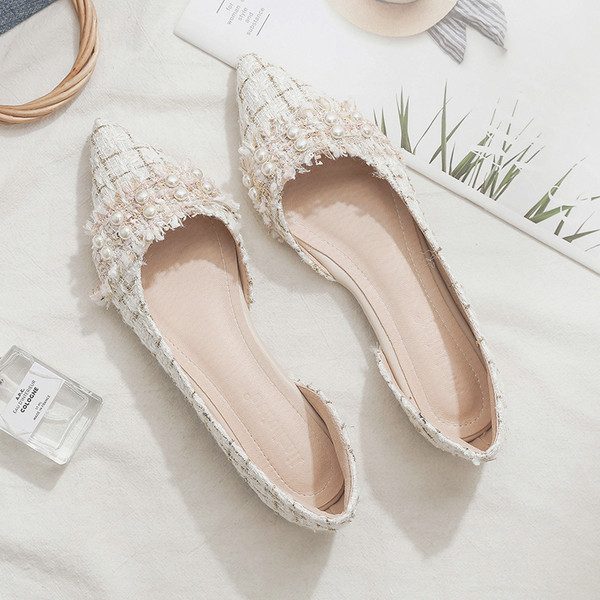 Női alkalmi cipő gyöngyökkel, lapos talppal