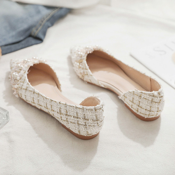 Női alkalmi cipő gyöngyökkel, lapos talppal