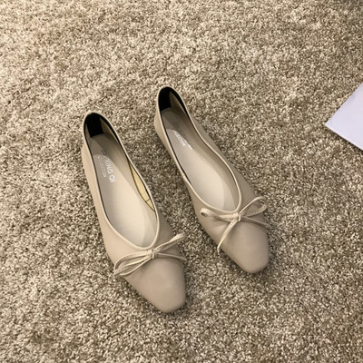 Alkalmi bőrcipő szalaggal nőknek