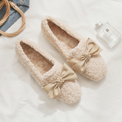 Női pehelycipő meleg béléssel és szalagokkal