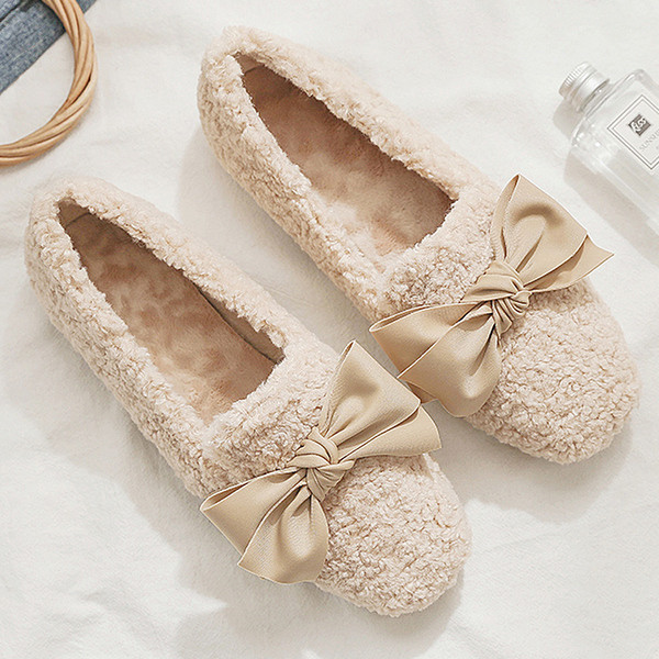 Női pehelycipő meleg béléssel és szalagokkal