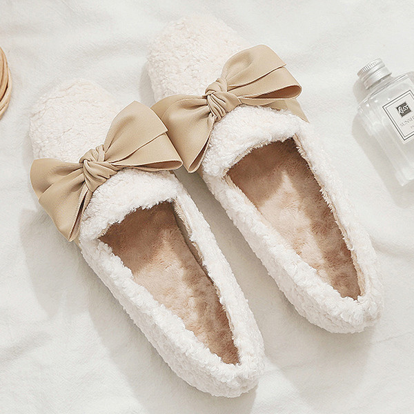 Női pehelycipő meleg béléssel és szalagokkal