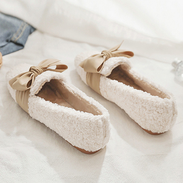 Női pehelycipő meleg béléssel és szalagokkal