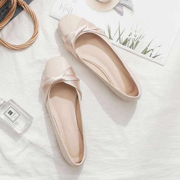 Modern női cipő eko bőrből, lapos talppal