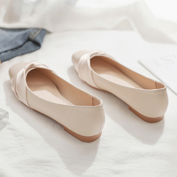 Modern női cipő eko bőrből, lapos talppal