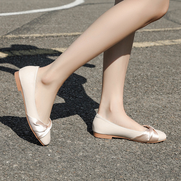 Modern női cipő eko bőrből, lapos talppal