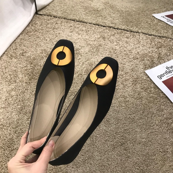 Alkalmi női cipő fém elemmel - öko bőr