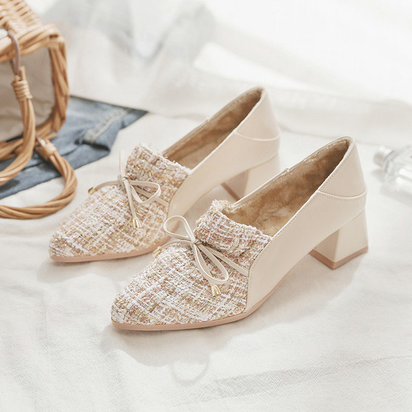 Új modell alkalmi női cipő szalaggal és meleg béléssel - hegyes modell