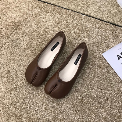 Lapos talpú női cipő új modellje - öko bőr