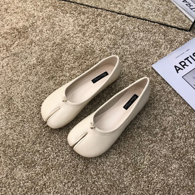 Lapos talpú női cipő új modellje - öko bőr