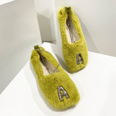 Női pehelycipő fémlánccal és kövekkel