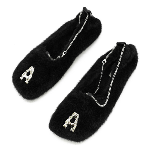 Női pehelycipő fémlánccal és kövekkel