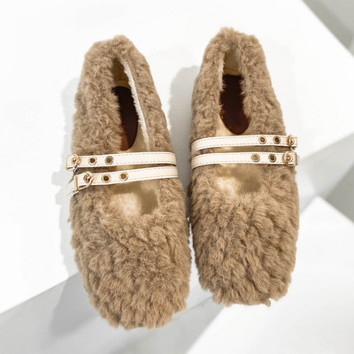 Női pehelycipő lapos talppal és bőrpánttal