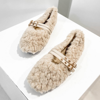 Női pehelycipő lapos talppal és bőrpánttal