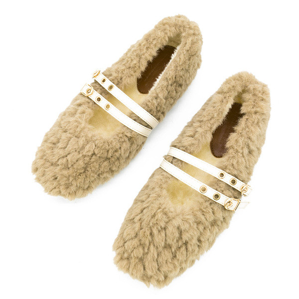 Női pehelycipő lapos talppal és bőrpánttal