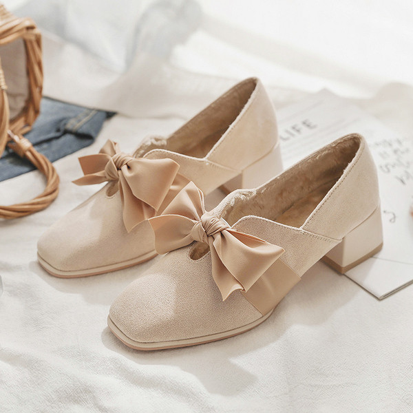 Női alkalmi cipő alacsony sarkú szalaggal