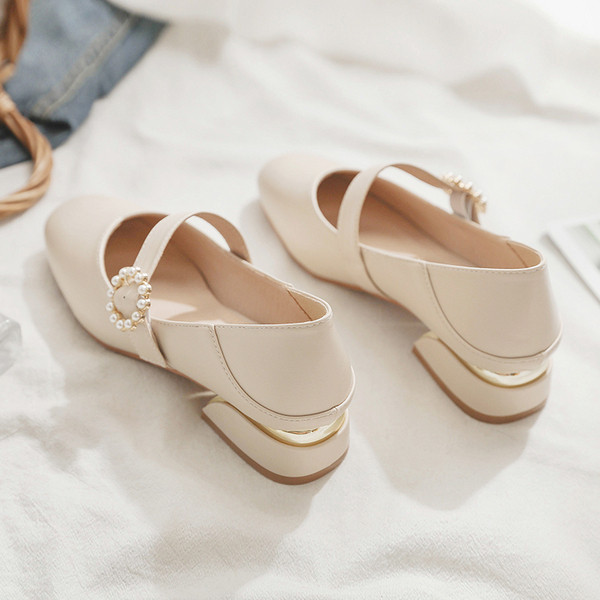 Öko bőrből készült női alkalmi cipő gyöngyökkel