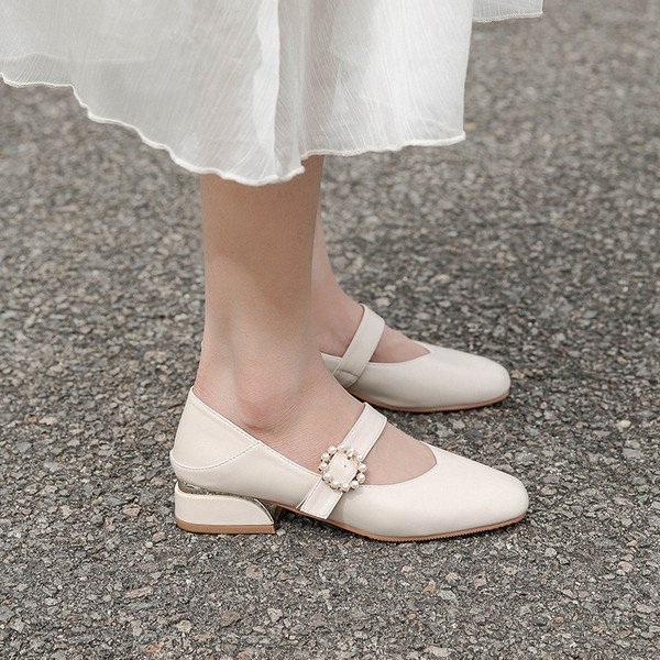 Öko bőrből készült női alkalmi cipő gyöngyökkel