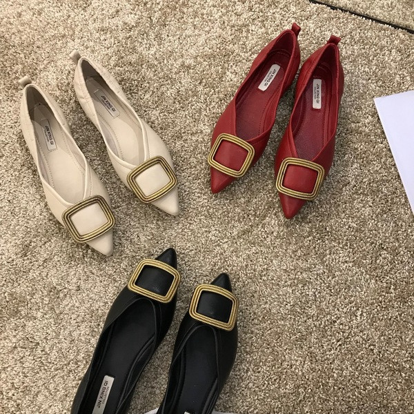 Női cipő műbőrből - hegyes modell