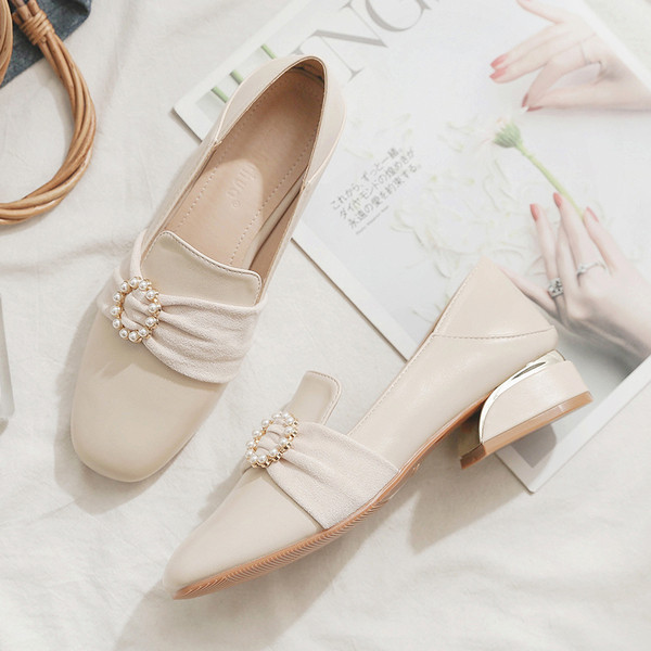 Gyöngyös, alacsony sarkú női alkalmi cipő