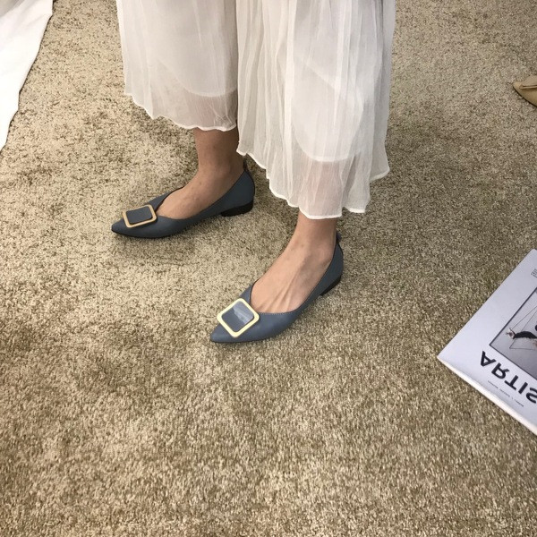 Női hegyes cipő szögletes 2 cm-es sarokkal