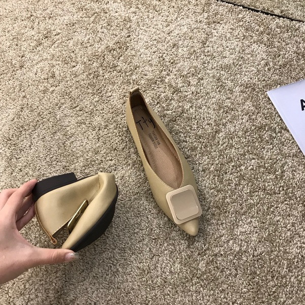 Női hegyes cipő szögletes 2 cm-es sarokkal