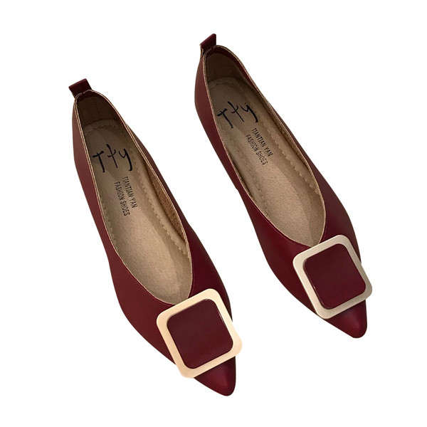 Női hegyes cipő szögletes 2 cm-es sarokkal