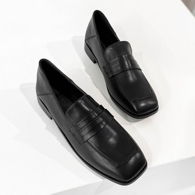 Eko bőrből készült stílusos női cipő lapos talppal - letisztult modell