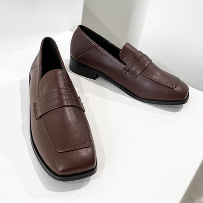 Eko bőrből készült stílusos női cipő lapos talppal - letisztult modell