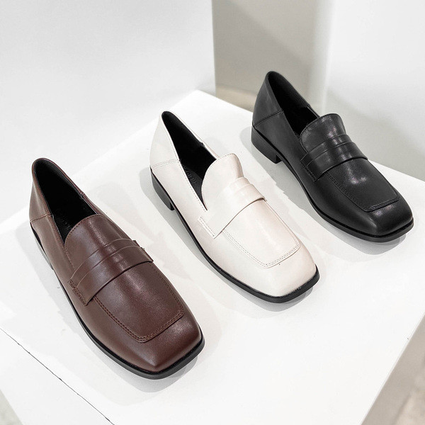 Eko bőrből készült stílusos női cipő lapos talppal - letisztult modell