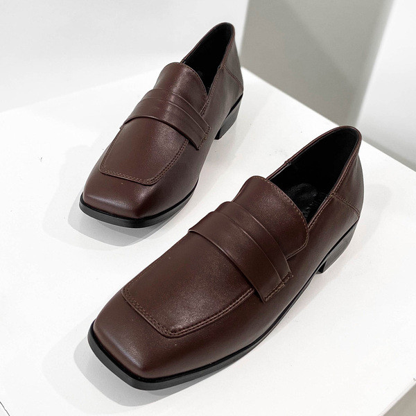 Eko bőrből készült stílusos női cipő lapos talppal - letisztult modell