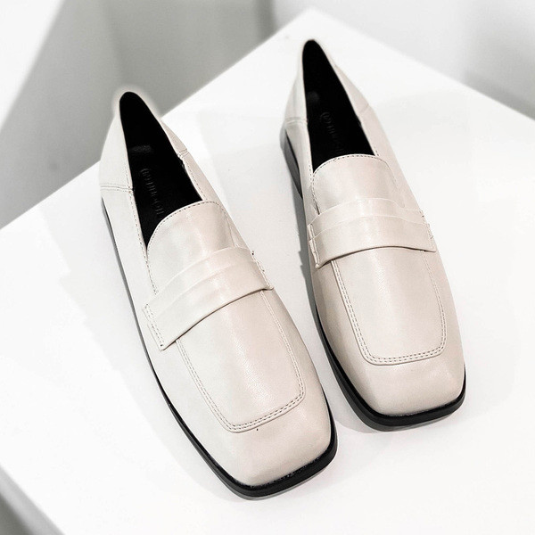 Eko bőrből készült stílusos női cipő lapos talppal - letisztult modell