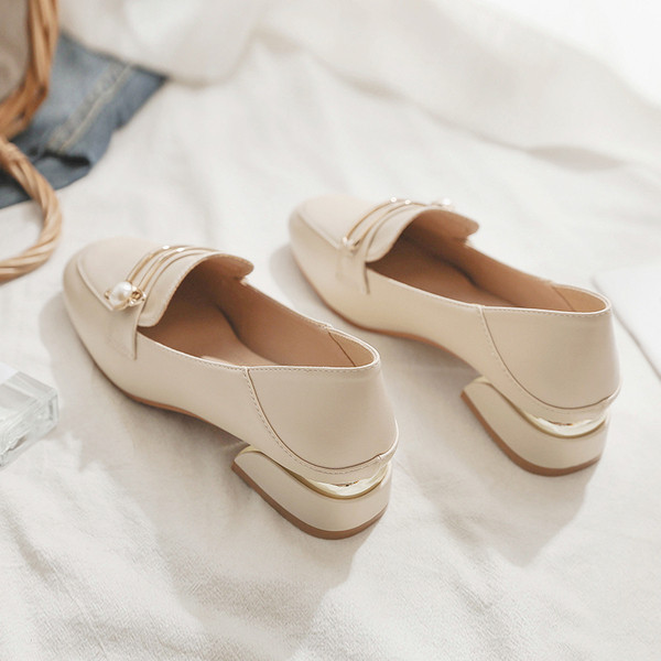 Moteriški laisvalaikio batai iš eko odos su perlais