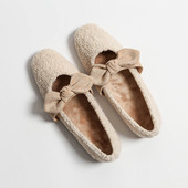 Alkalmi női cipő szalaggal és lapos talppal, bézs színben