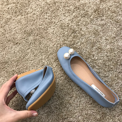 Női alkalmi cipő műbőrből, gyöngyökkel