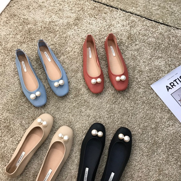 Női alkalmi cipő műbőrből, gyöngyökkel