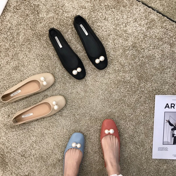 Női alkalmi cipő műbőrből, gyöngyökkel