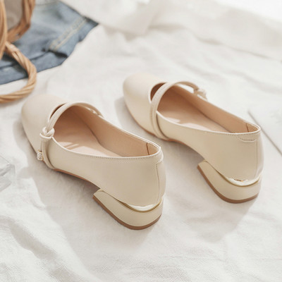 Új fűzős női bőrcipő modell