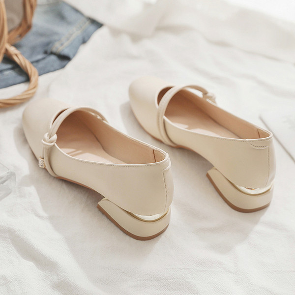 Új fűzős női bőrcipő modell