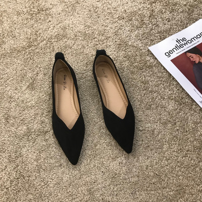 Öko velúrból készült, kihegyezett női cipőmodell