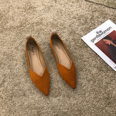 Öko velúrból készült, kihegyezett női cipőmodell