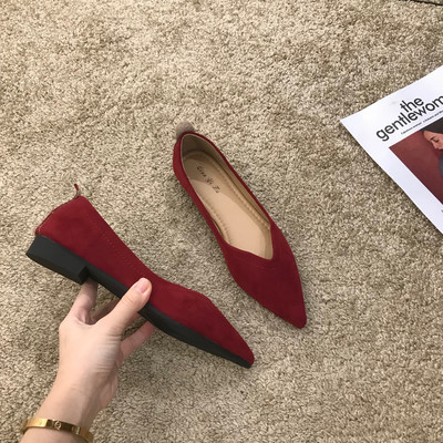 Öko velúrból készült, kihegyezett női cipőmodell