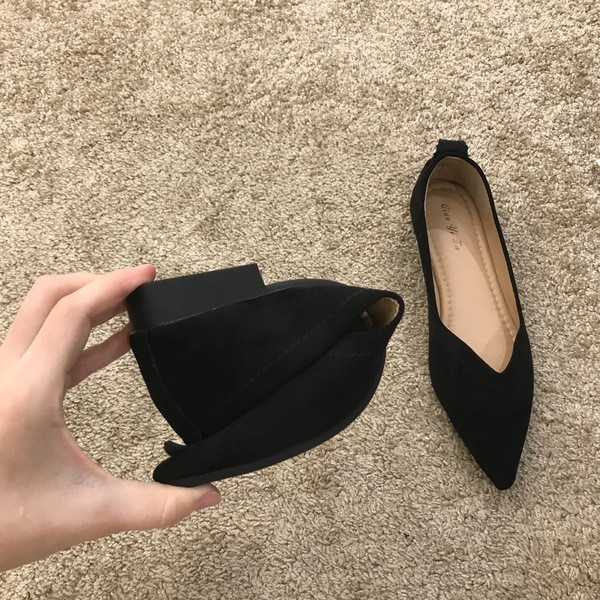 Öko velúrból készült, kihegyezett női cipőmodell