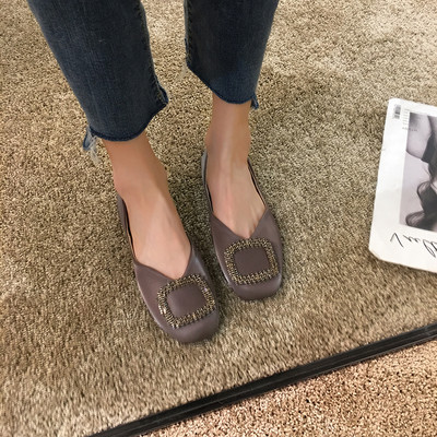 Női alkalmi cipő lapos talppal és díszítéssel