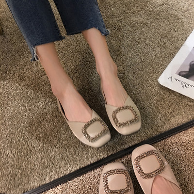 Női alkalmi cipő lapos talppal és díszítéssel